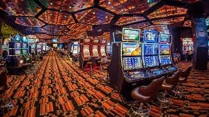 Antarmuka permainan Bingo di platform raja colok dengan kartu dan angka yang ditarik